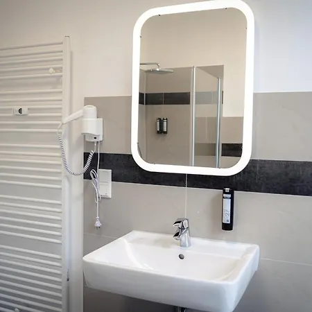 Moderne Stadtnah -junik Apartamento *