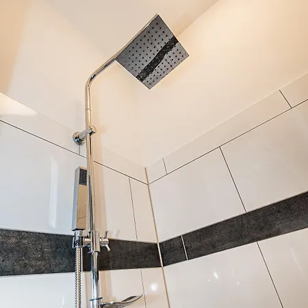 Moderne Stadtnah -junik Apartamento *